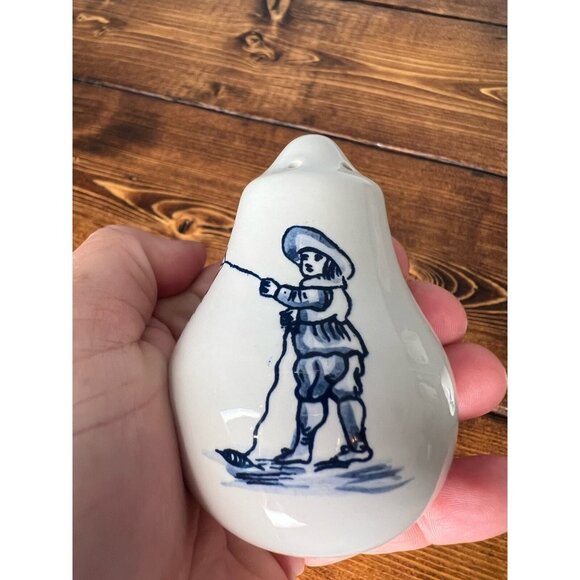 Vintage salt and pepper shakers Dutch boy stick horse kite flying - Picture 8 of 11